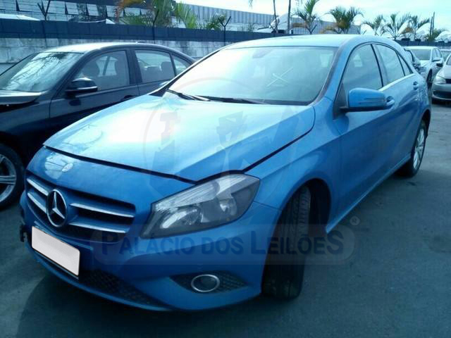 LOTE 027 - Mercedes-Benz Classe A 200 Style 1.6 DCT Turbo 2015