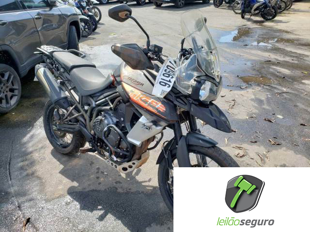 LOTE 004 TRIUMPH TIGER 800 XCX 2020